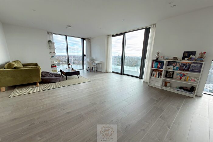 2 Bedroom Flat To Rent In Willowbrook House, Coster Avenue, N4