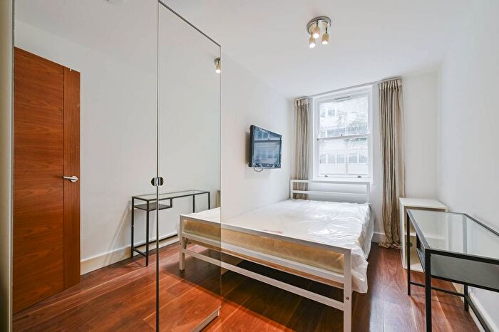 3 Bedroom Flat To Rent In Carburton Street, Fitzrovia, London, W1W