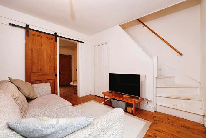 1 Bedroom House To Rent In New Road, Calne, SN11