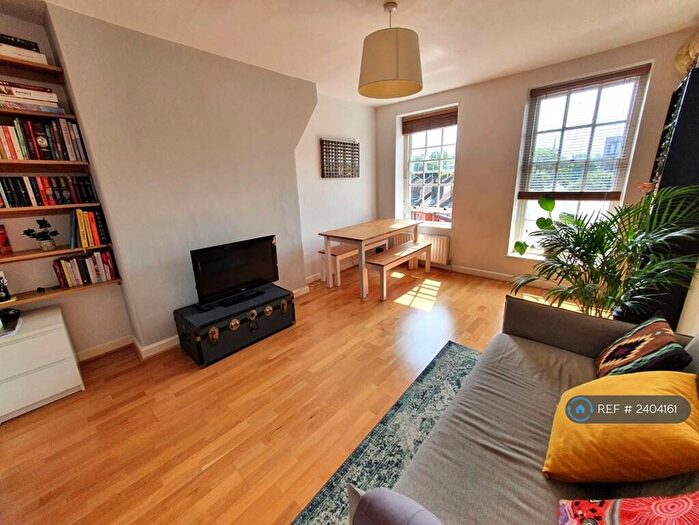 2 Bedroom Flat To Rent In Holloway Road, London, N7