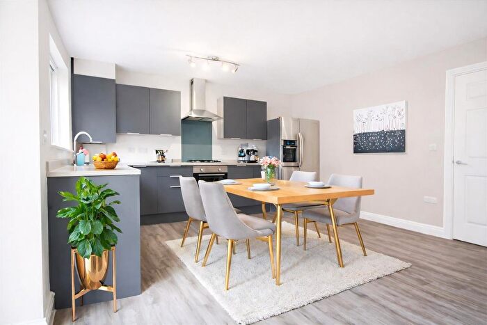 4 Bedroom Semi Detached House To Rent In Saddlecote Close, Manchester, M8