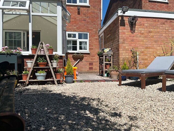 3 Bedroom Semi-Detached House For Sale In Lawnswood Road, Lower Gornal, DY3