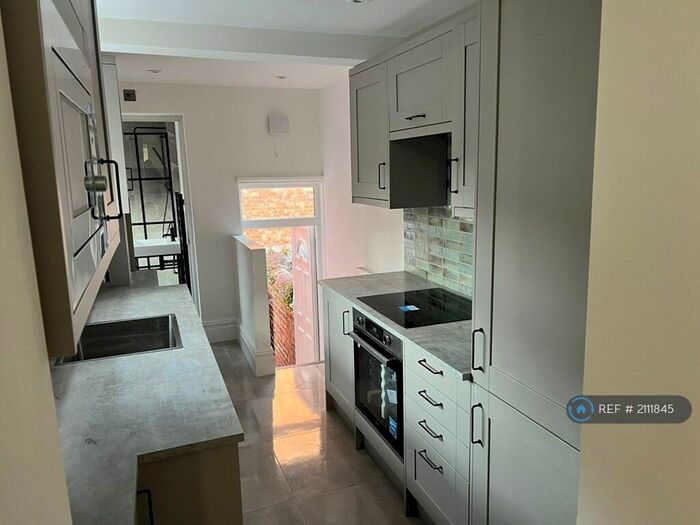 3 Bedroom Flat To Rent In Brighton Road, Gateshead, NE8