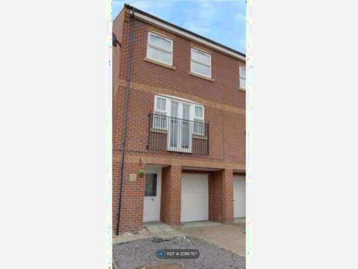 3 Bedroom Semi-Detached House To Rent In Sandringham Road, Brough, HU15