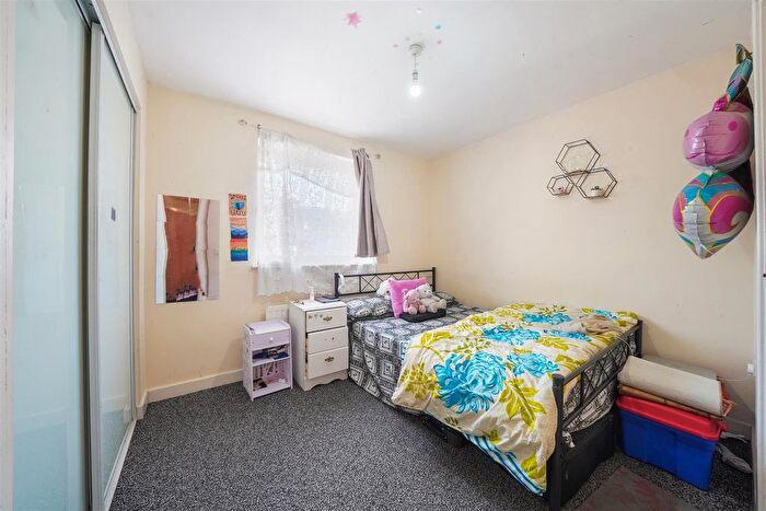2 Bedroom Flat For Sale In Crick Court, Barking, IG11