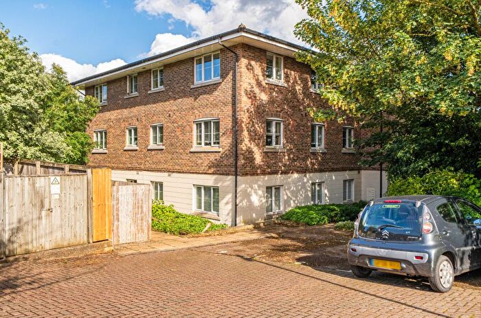 2 Bedroom Flat For Sale In Westborough Mews, Maidstone, ME16