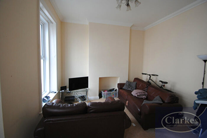 2 Bedroom Flat To Rent In Flat, Lansdowne Road, Dorset, BH1