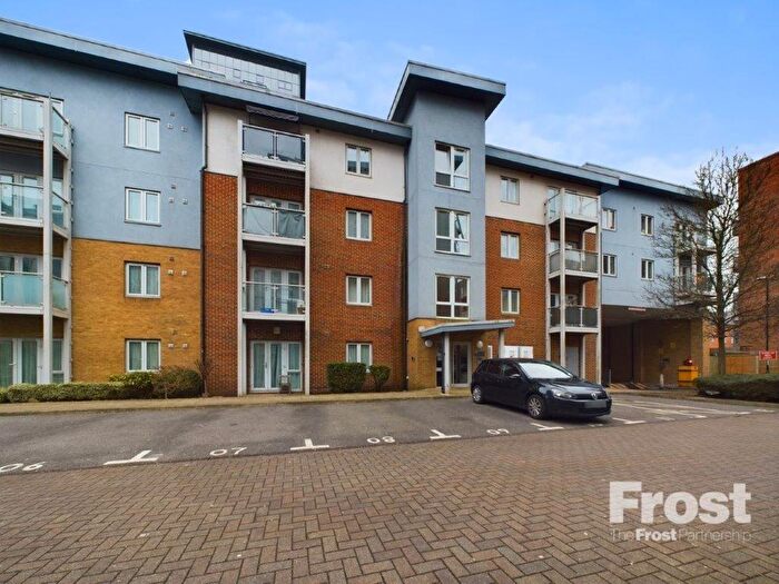 2 Bedroom Apartment For Sale In Mill Street, Slough, Berkshire, SL2