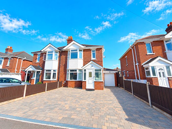 3 Bedroom Semi-Detached House For Sale In Mill Road, Regents Park, Southampton, SO15