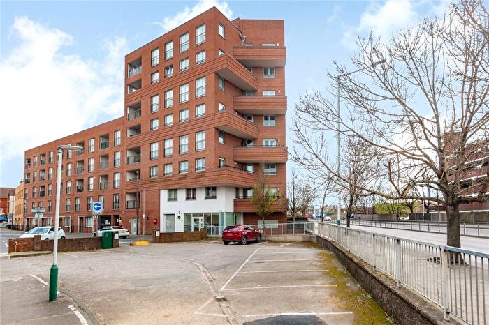 1 Bedroom Flat To Rent In Angel Way, Romford, RM1