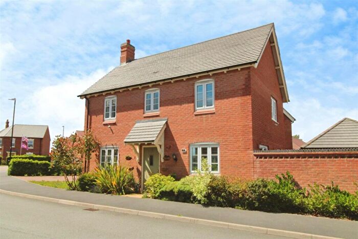 3 Bedroom Detached House For Sale In Lee Drive, Houlton, Rugby, CV23