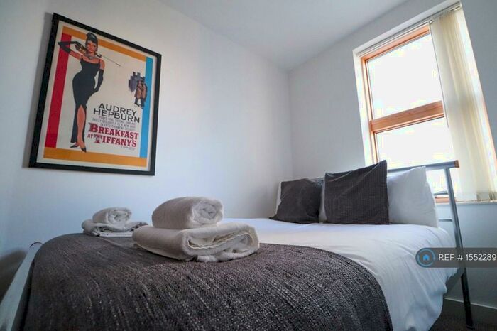 2 Bedroom Flat To Rent In Barton Place, Manchester, M4