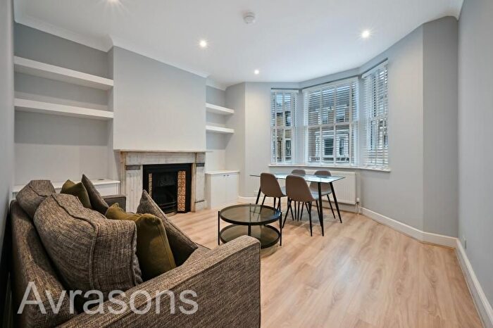 2 Bedroom Flat To Rent In Clitheroe Road, Clapham North, SW9
