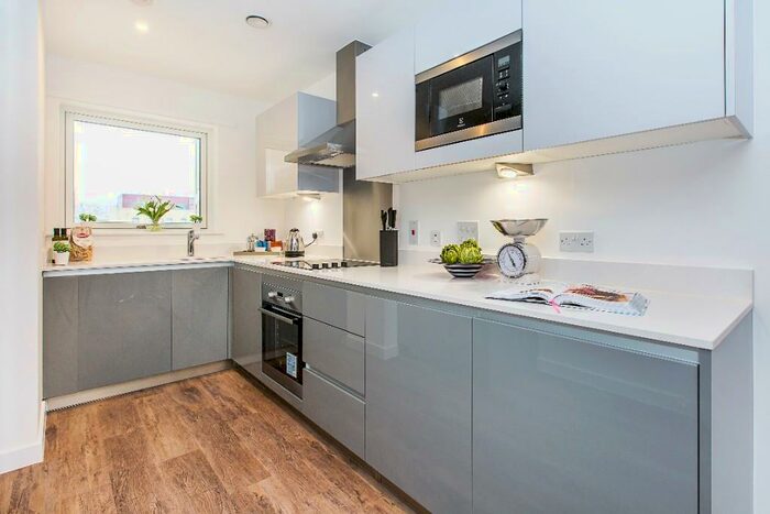 2 Bedroom Flat To Rent In New Cross Road, London, SE14