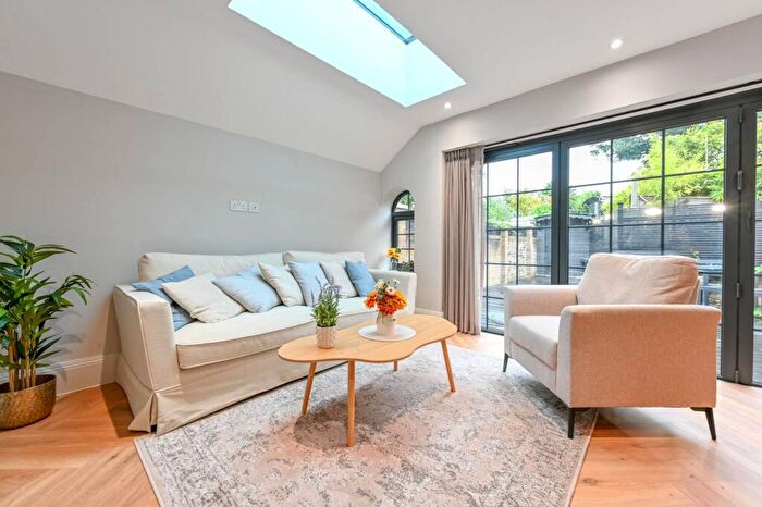 3 Bedroom House To Rent In Brooke Road, Stoke Newington, London, N16