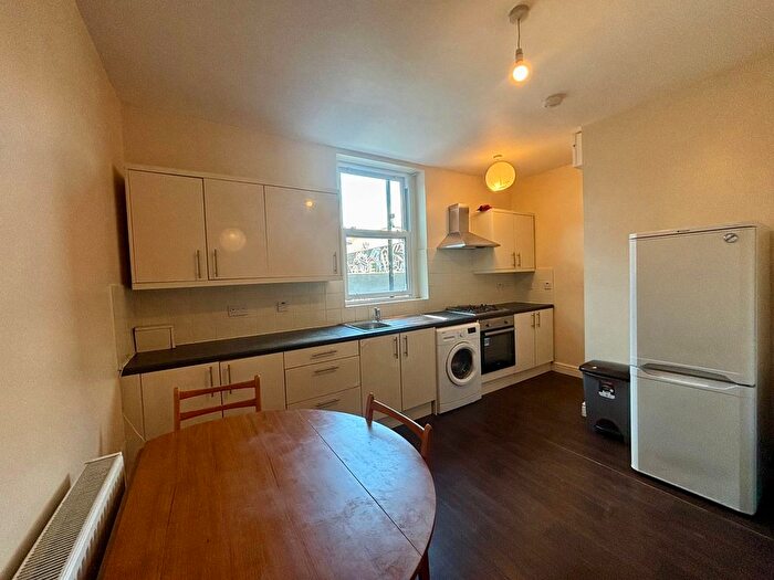3 Bedroom Flat To Rent In Deptford High Street, London, SE8