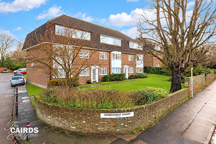 2 Bedroom Flat To Rent In Alexandra Road, Epsom, Surrey, KT17