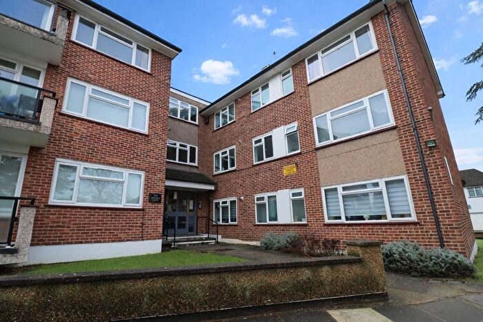 3 Bedroom Flat For Sale In Ashford Court, Cranmer Road, Edgware, Middlesex, HA8