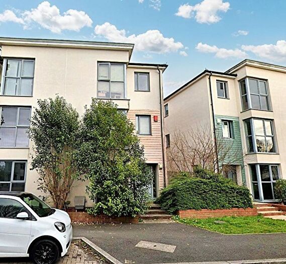 6 Bedroom Semi-detached House To Rent In Long Down Avenue, Bristol, BS16