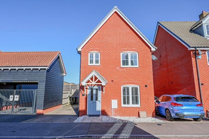 3 Bedroom Detached House For Sale In Sandy Crescent, Great Wakering, SS3