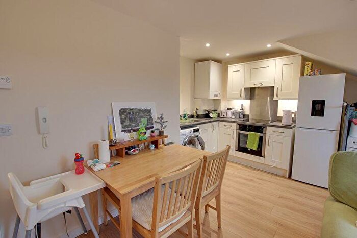 2 Bedroom Flat To Rent In High Street, Bath, BA2