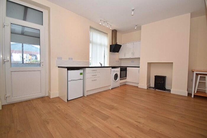 1 Bedroom Terraced House To Rent In Leeds Road, Huddersfield, West Yorkshire, HD1