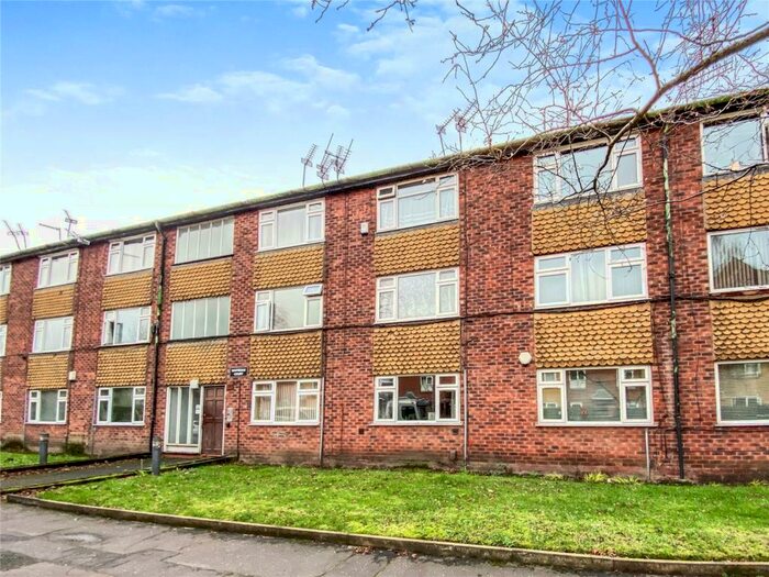 Flat To Rent In Whiteoak Road, Manchester, Greater Manchester, M14