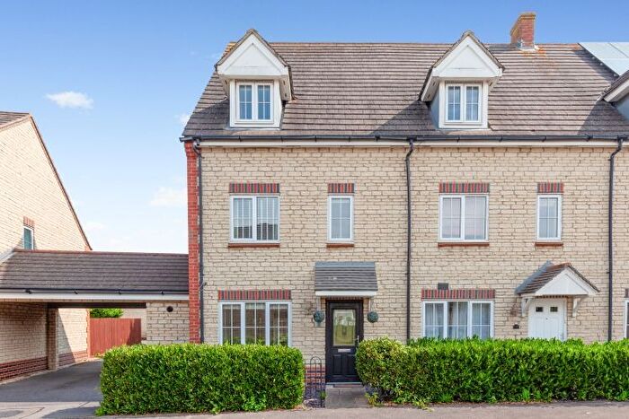 3 Bedroom Terraced House To Rent In Nuthatch Way, Bicester, OX26