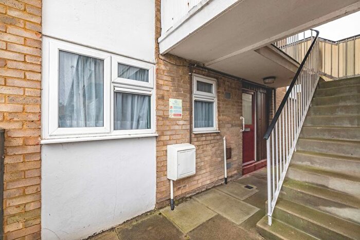1 Bedroom Flat For Sale In Marescroft Road, Slough, SL2