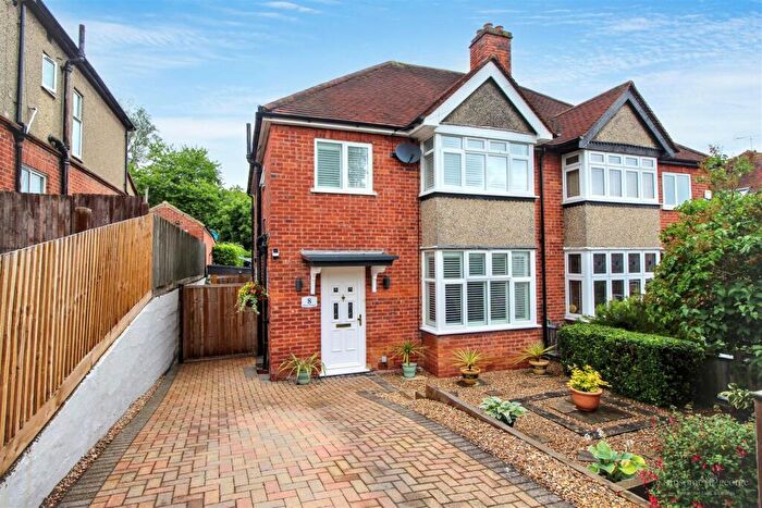 3 Bedroom Semi Detached House For Sale In Birch Avenue, Tilehurst, Reading, RG30