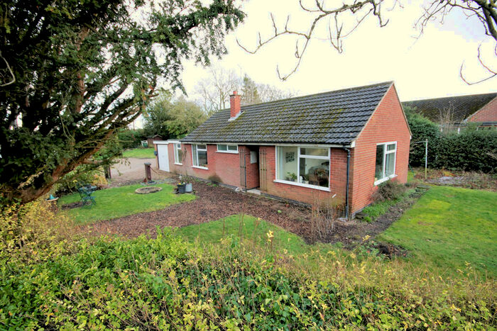 2 Bedroom Detached Bungalow For Sale In Church Lane, Cadeby, CV13