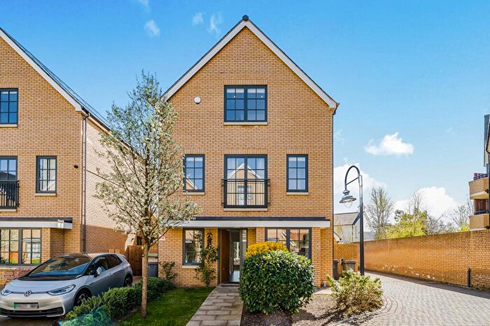 4 Bedroom Detached House To Rent In Davenant Place London, SE26