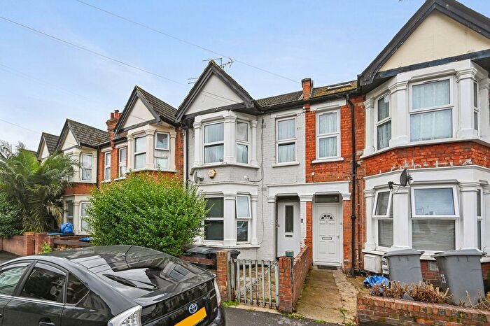 3 Bedroom Flat For Sale In Oldfield Road, London, NW10