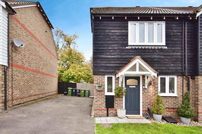 3 Bedroom End Of Terrace House For Sale In Shaw Close, Maidstone, ME14