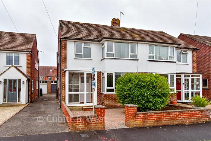 3 Bedroom Semi Detached House For Sale In Court Close, Portsmouth, Hampshire, PO6