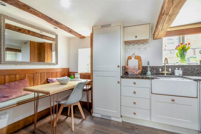 2 Bedroom Cottage For Sale In Roseacre Lane, Bearsted, Maidstone, ME14