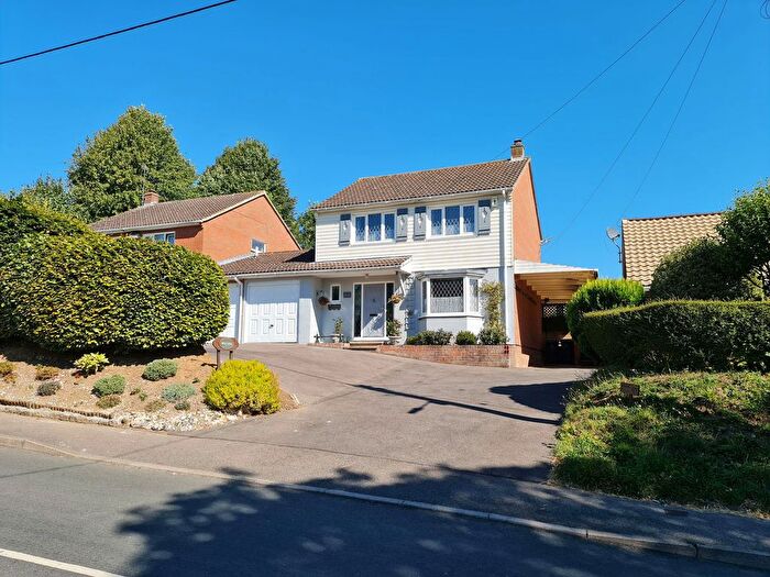 3 Bedroom Link Detached House For Sale In The Street, Eythorne, Kent, CT15