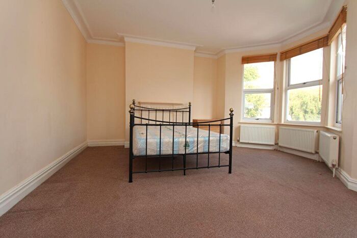 House Of Multiple Occupation To Rent In Massive Room In Wood Green, N22