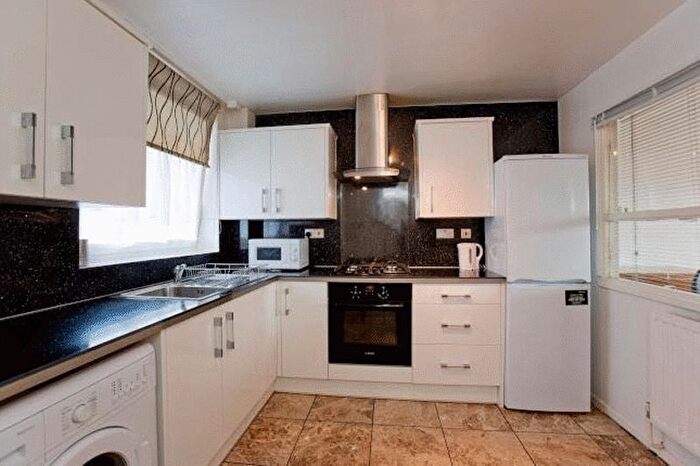 4 Bedroom Flat To Rent In Hanbury Street, Brick Lane, E1