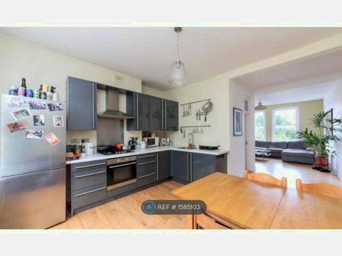 2 Bedroom Flat To Rent In Cavendish Mansions, London, E5