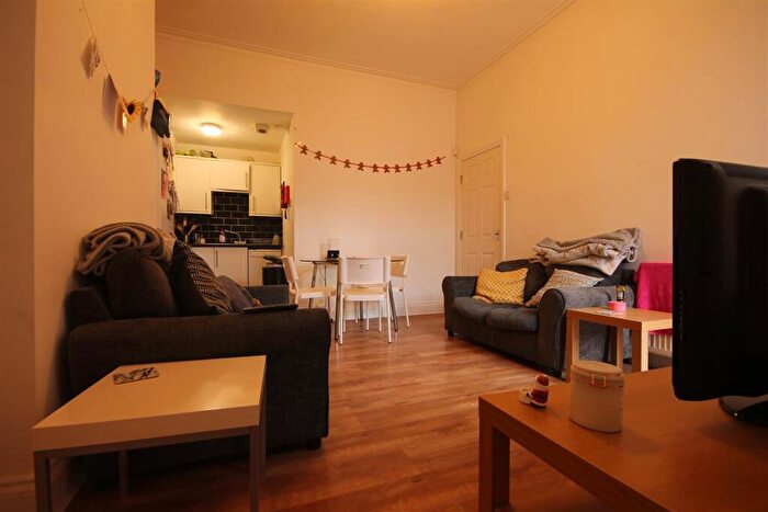 3 Bedroom Flat To Rent In Helmsley Road, Sandyford, NE2
