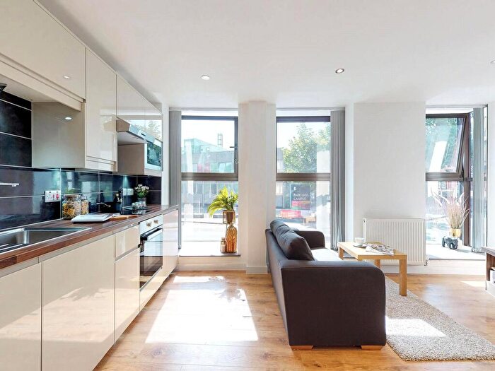 Apartment To Rent In Apt, Ribbon Residence #, LS3