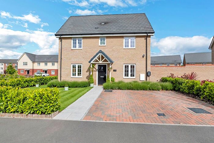 3 Bedroom Detached House For Sale In Lynn Way, Bury St Edmunds, IP32