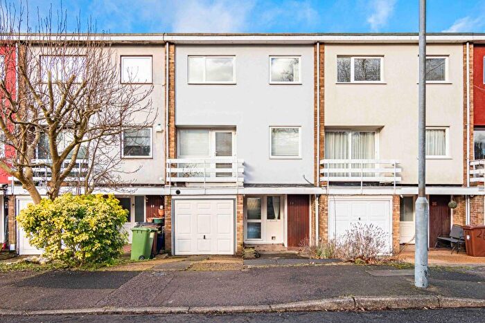 4 Bedroom Property To Rent In Ivinghoe Road, Bushey, WD23