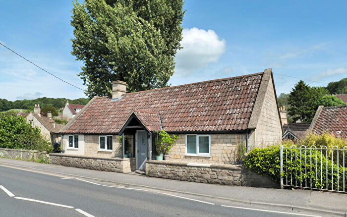 2 Bedroom Flat For Sale In High Street, Box, Corsham, SN13