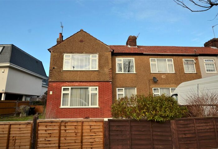 2 Bedroom Flat To Rent In Lincoln Way, Enfield, London, EN1