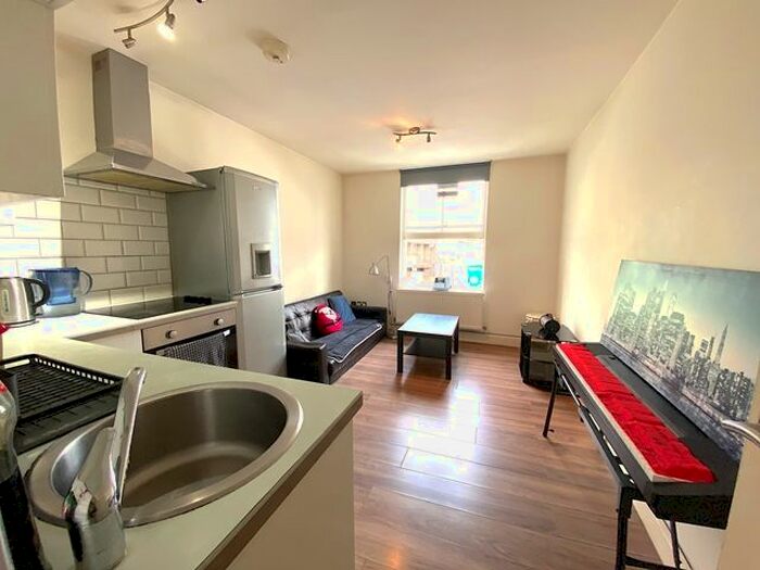 2 Bedroom Flat To Rent In Western Road, Hove, East Sussex., BN3