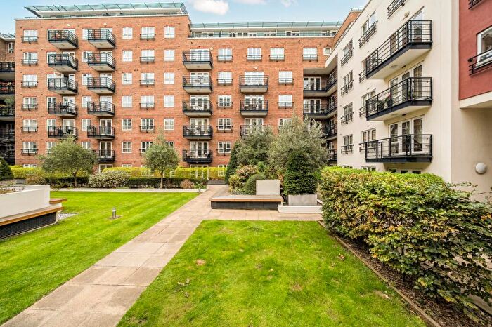 3 Bedroom Flat To Rent In Seven Kings Way, Kingston Upon Thames, Surrey, KT2