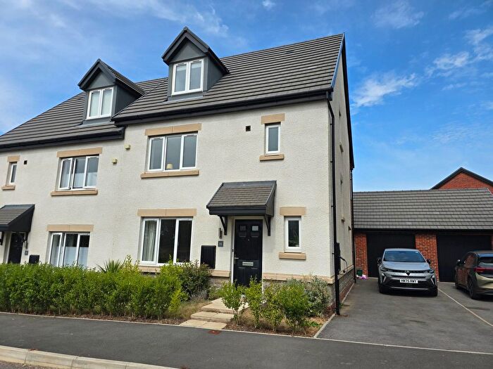 4 Bedroom Town House For Sale In Cilgant Meredth, Penllergaer, Swansea, SA4