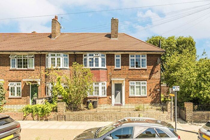 2 Bedroom Flat To Rent In Godley Road, Earlsfield Road, SW18